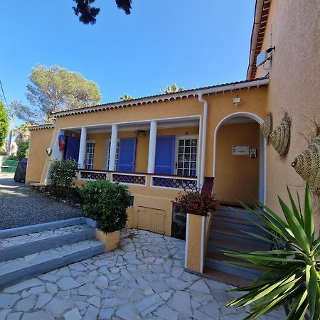 Le Cosy Hotel Saint Aygulf Exterior photo