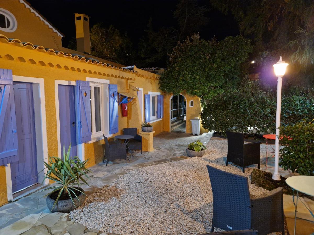 Le Cosy Hotel Saint Aygulf Exterior photo