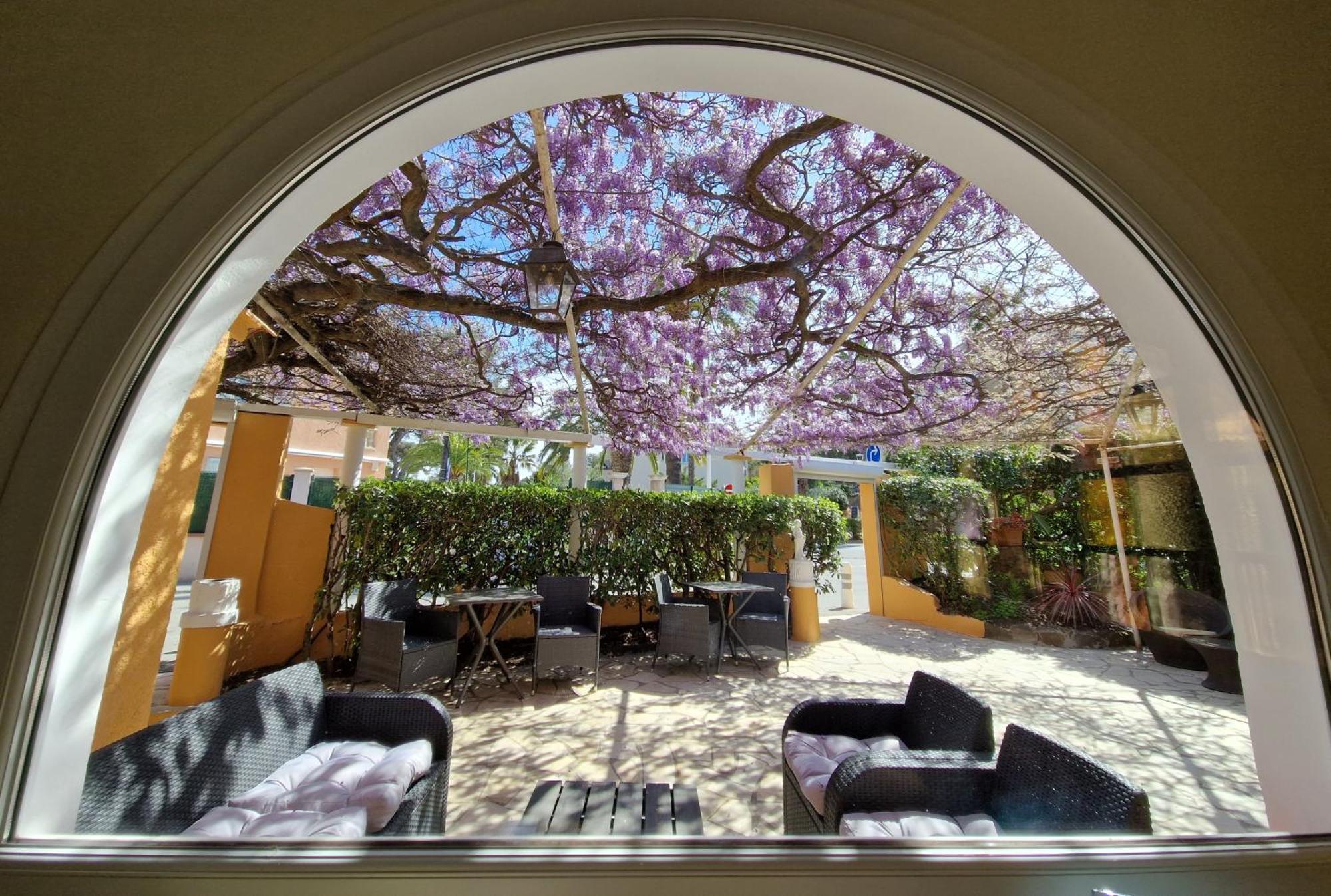 Le Cosy Hotel Saint Aygulf Exterior photo