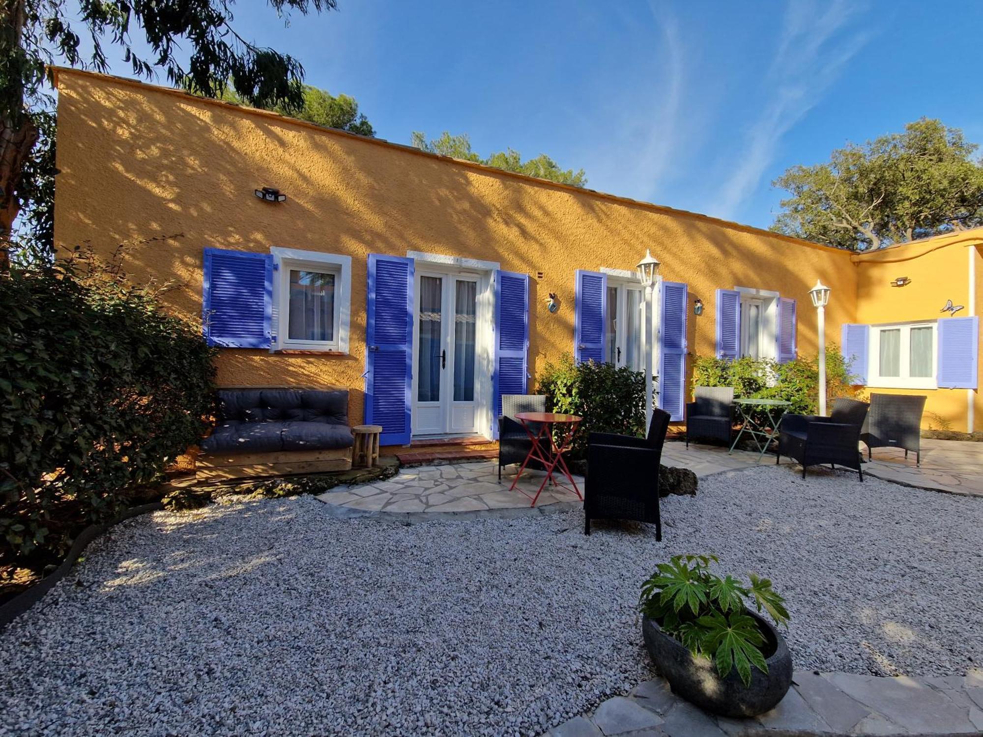 Le Cosy Hotel Saint Aygulf Exterior photo