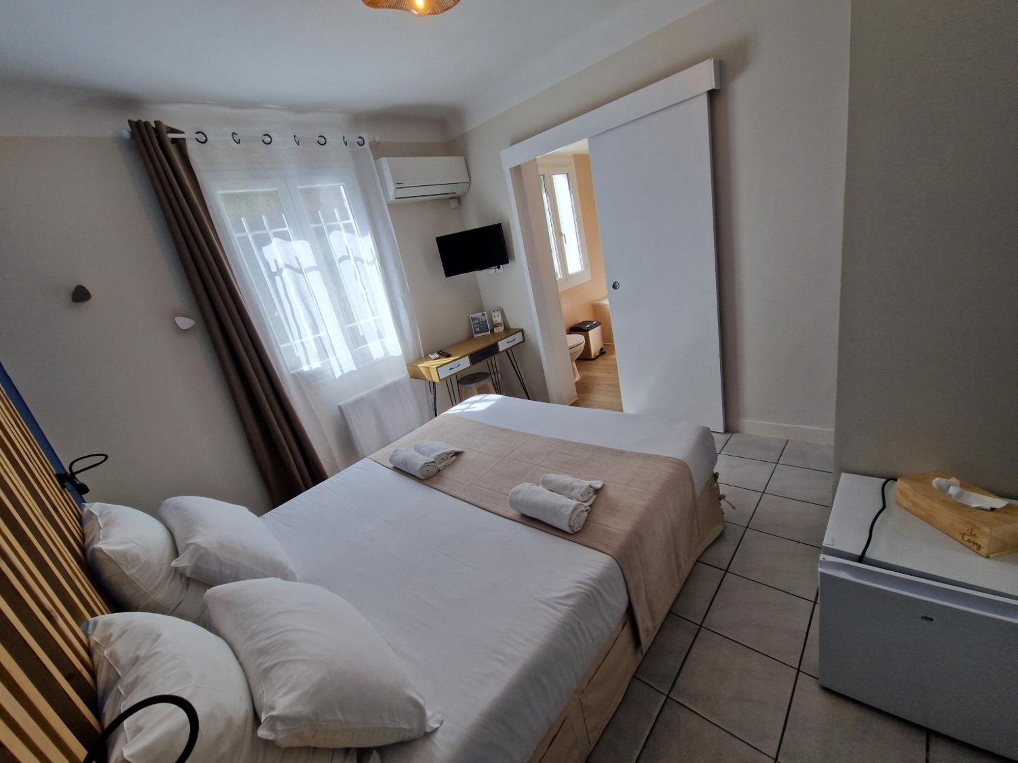 Le Cosy Hotel Saint Aygulf Exterior photo