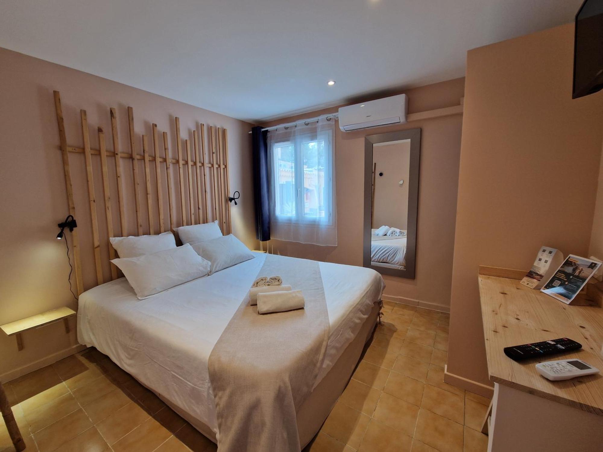 Le Cosy Hotel Saint Aygulf Exterior photo