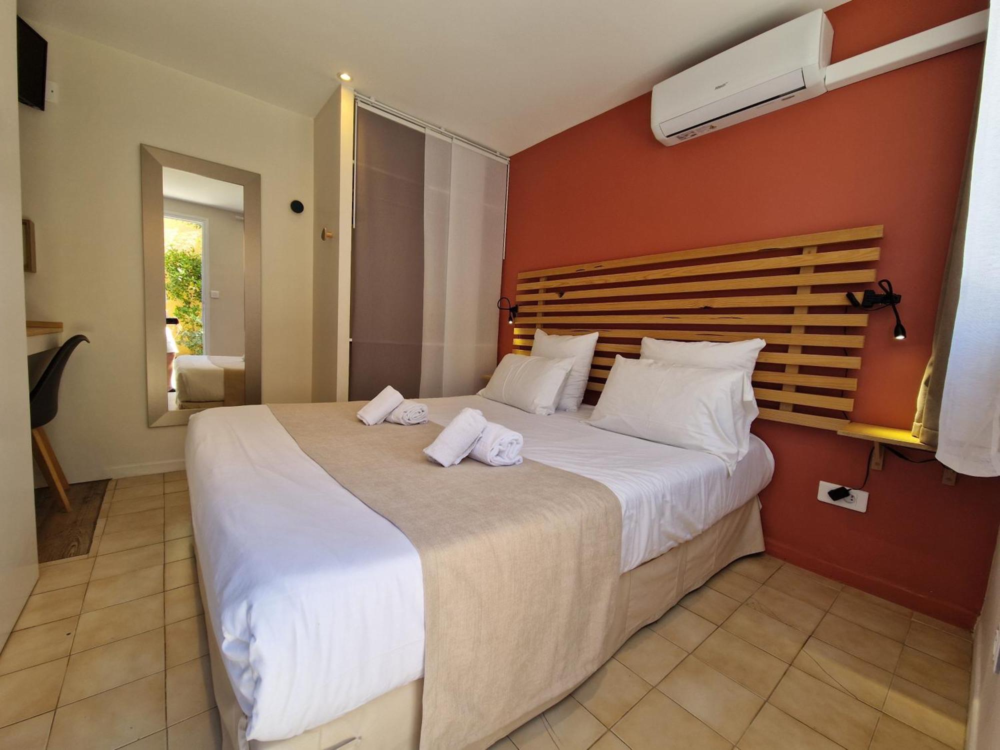 Le Cosy Hotel Saint Aygulf Exterior photo