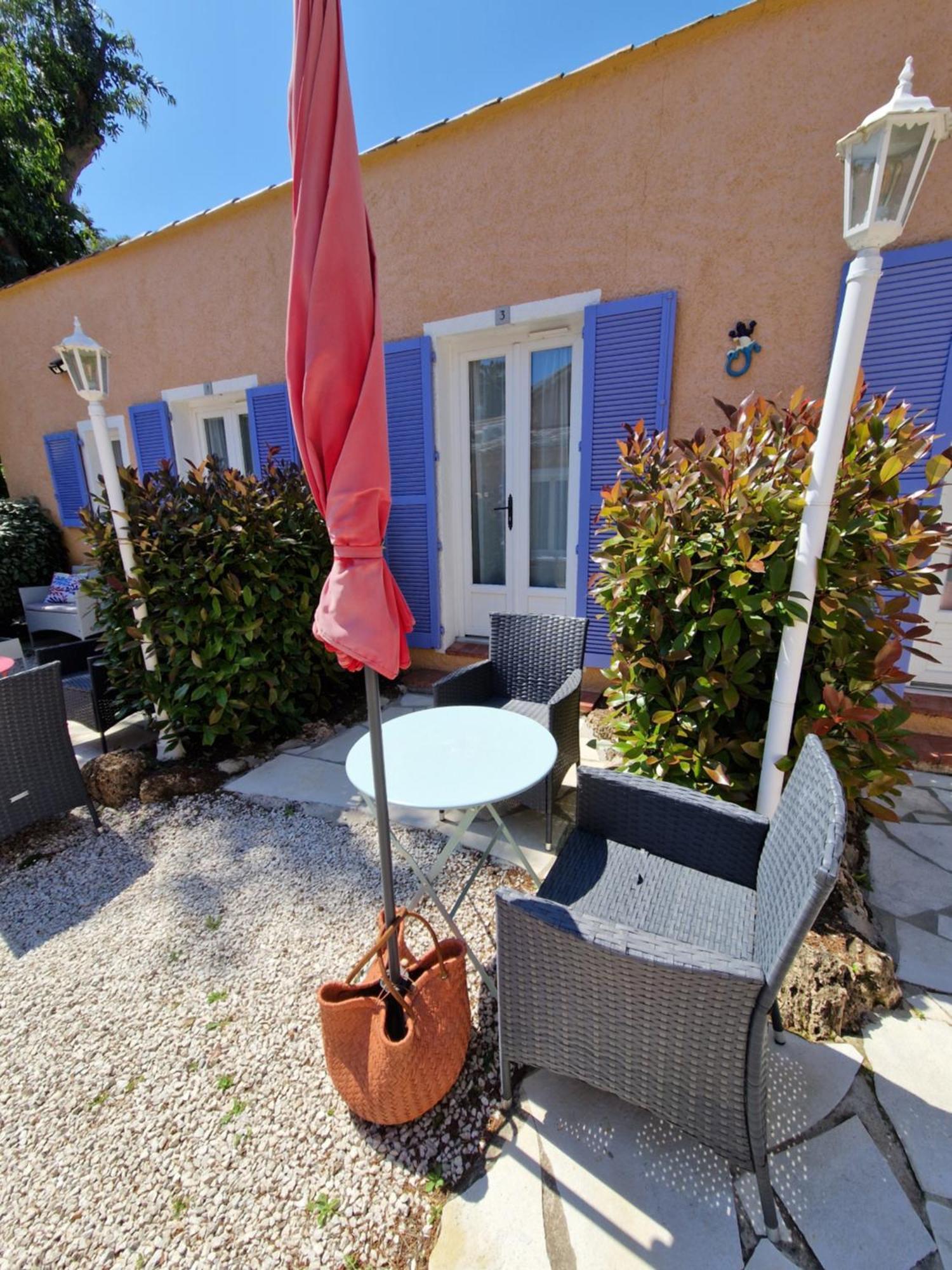 Le Cosy Hotel Saint Aygulf Exterior photo
