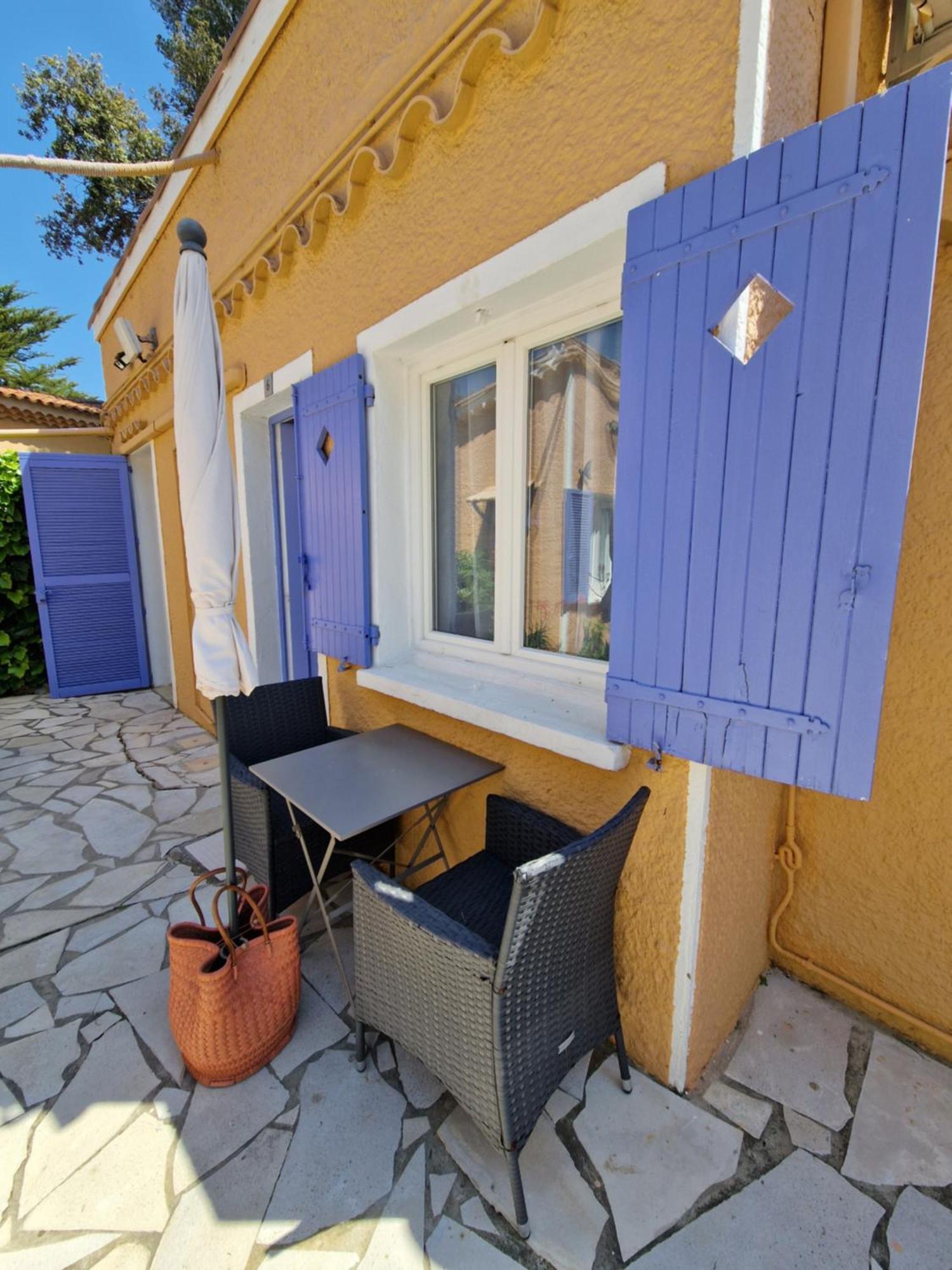 Le Cosy Hotel Saint Aygulf Exterior photo