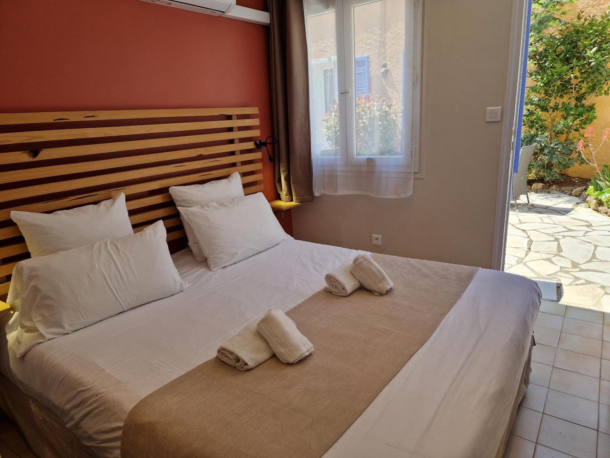 Le Cosy Hotel Saint Aygulf Exterior photo