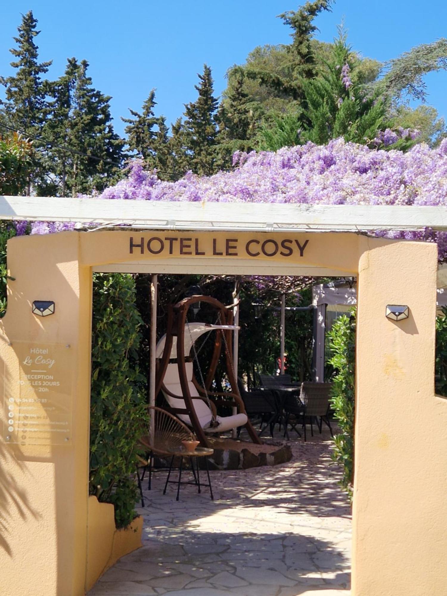 Le Cosy Hotel Saint Aygulf Exterior photo